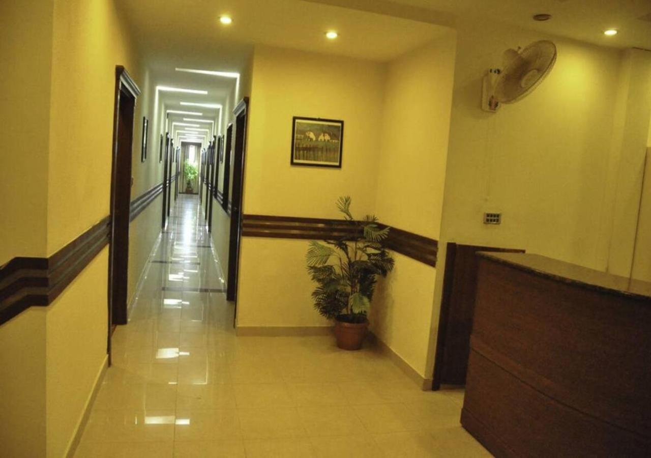 Rajone Hotel Файсалабад Екстер'єр фото